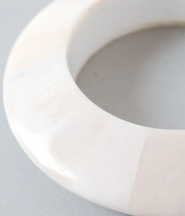 8UEDE/PATCH BONE CUFF / EDGE SHAPE(WHITE GROSS)